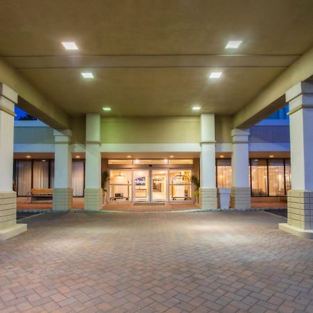 Holiday Inn & Suites Parsippany Fairfield By Ihg Exterior photo