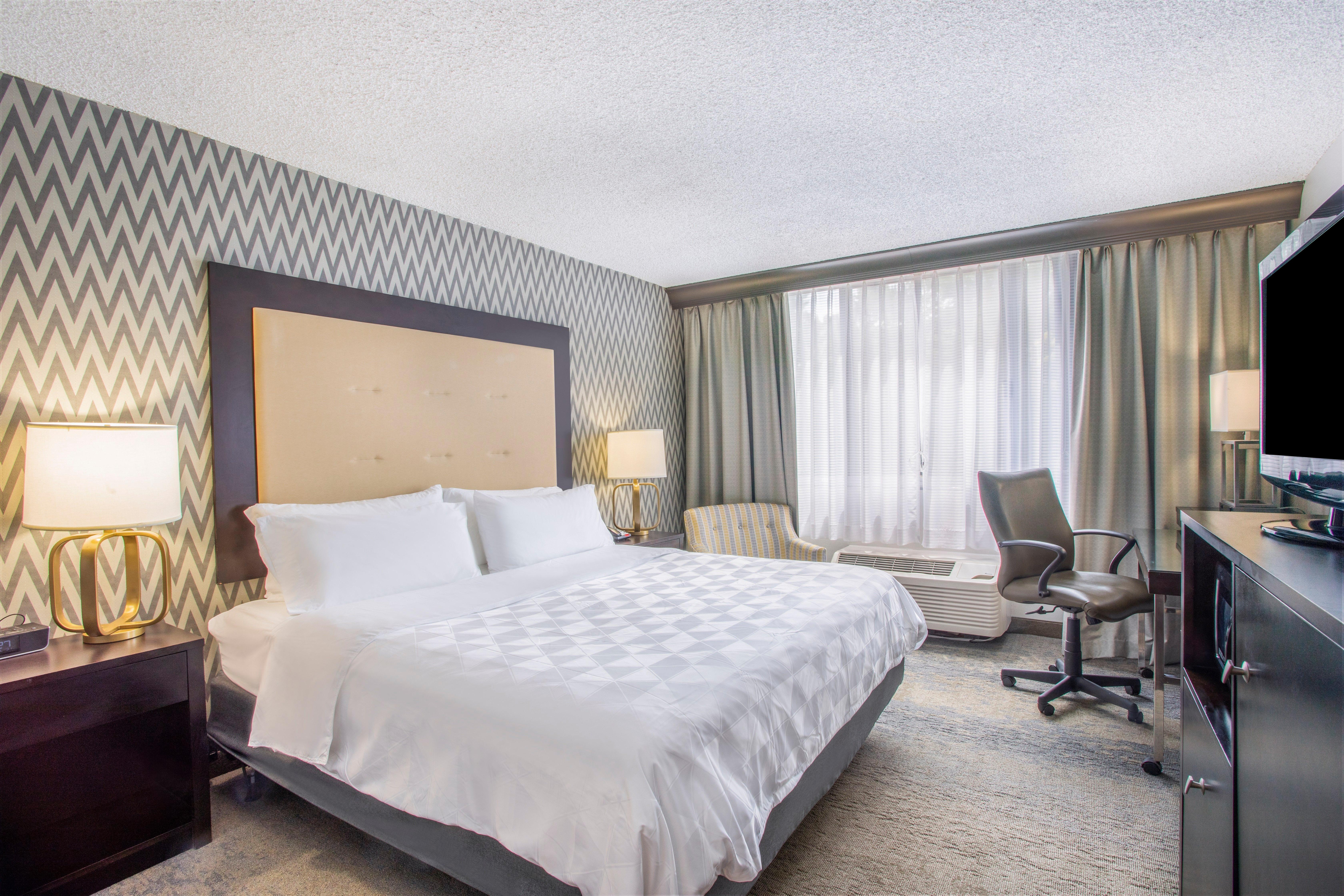 Holiday Inn & Suites Parsippany Fairfield By Ihg Exterior photo