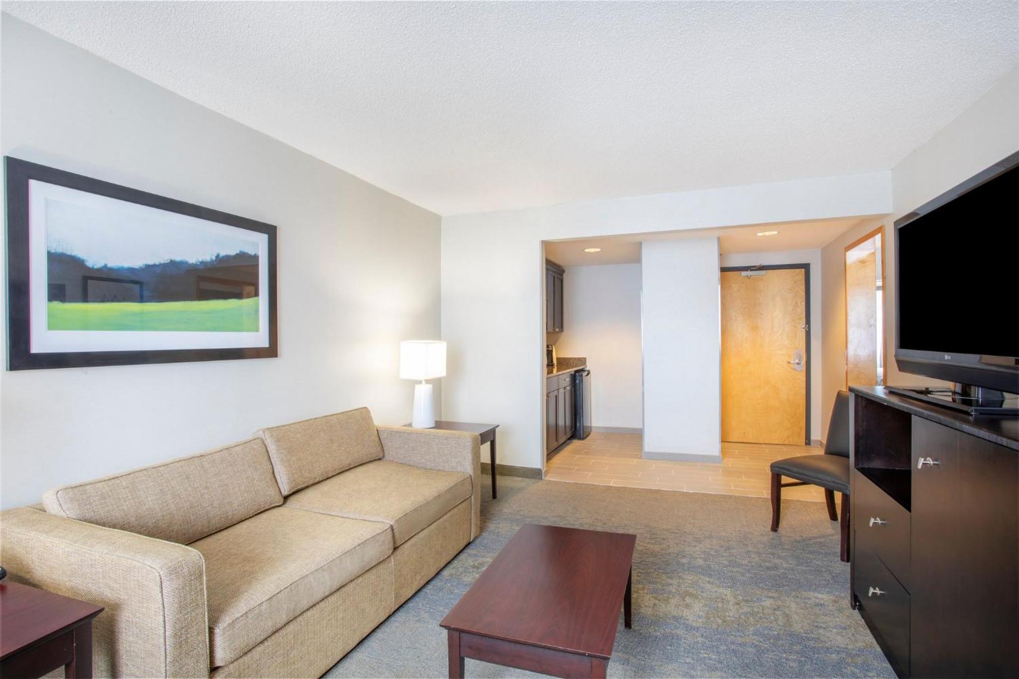 Holiday Inn & Suites Parsippany Fairfield By Ihg Exterior photo