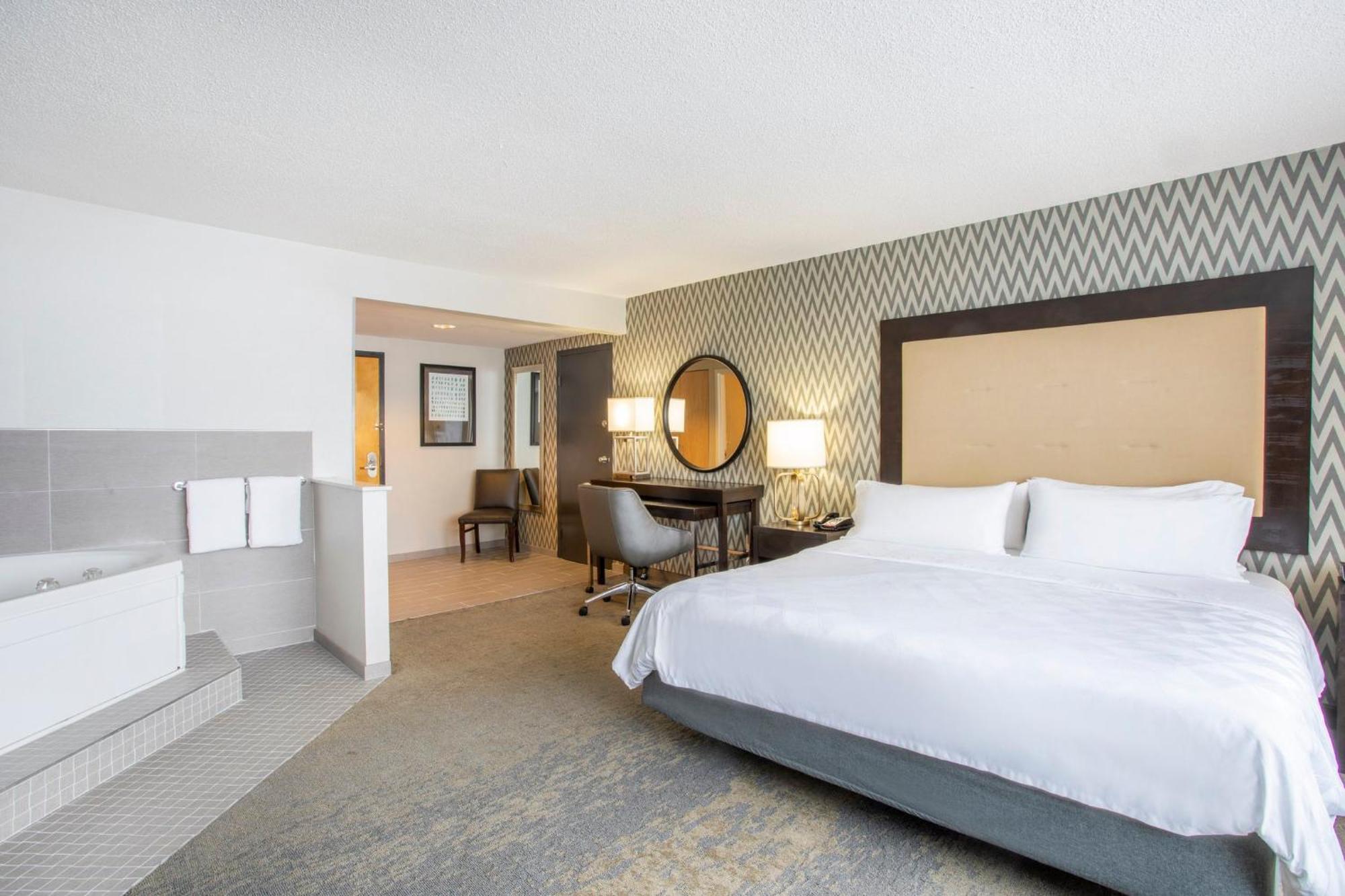 Holiday Inn & Suites Parsippany Fairfield By Ihg Exterior photo
