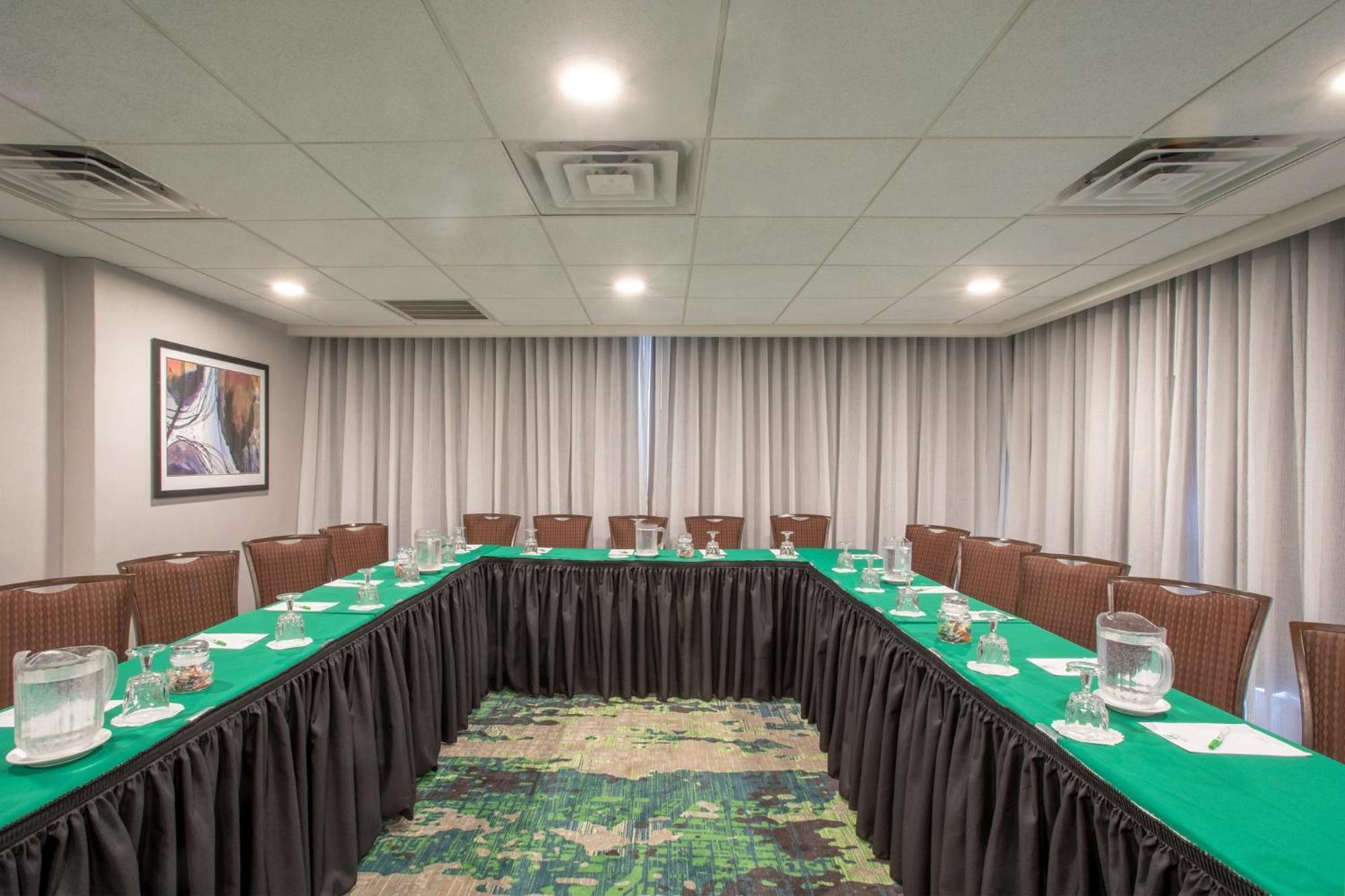 Holiday Inn & Suites Parsippany Fairfield By Ihg Exterior photo