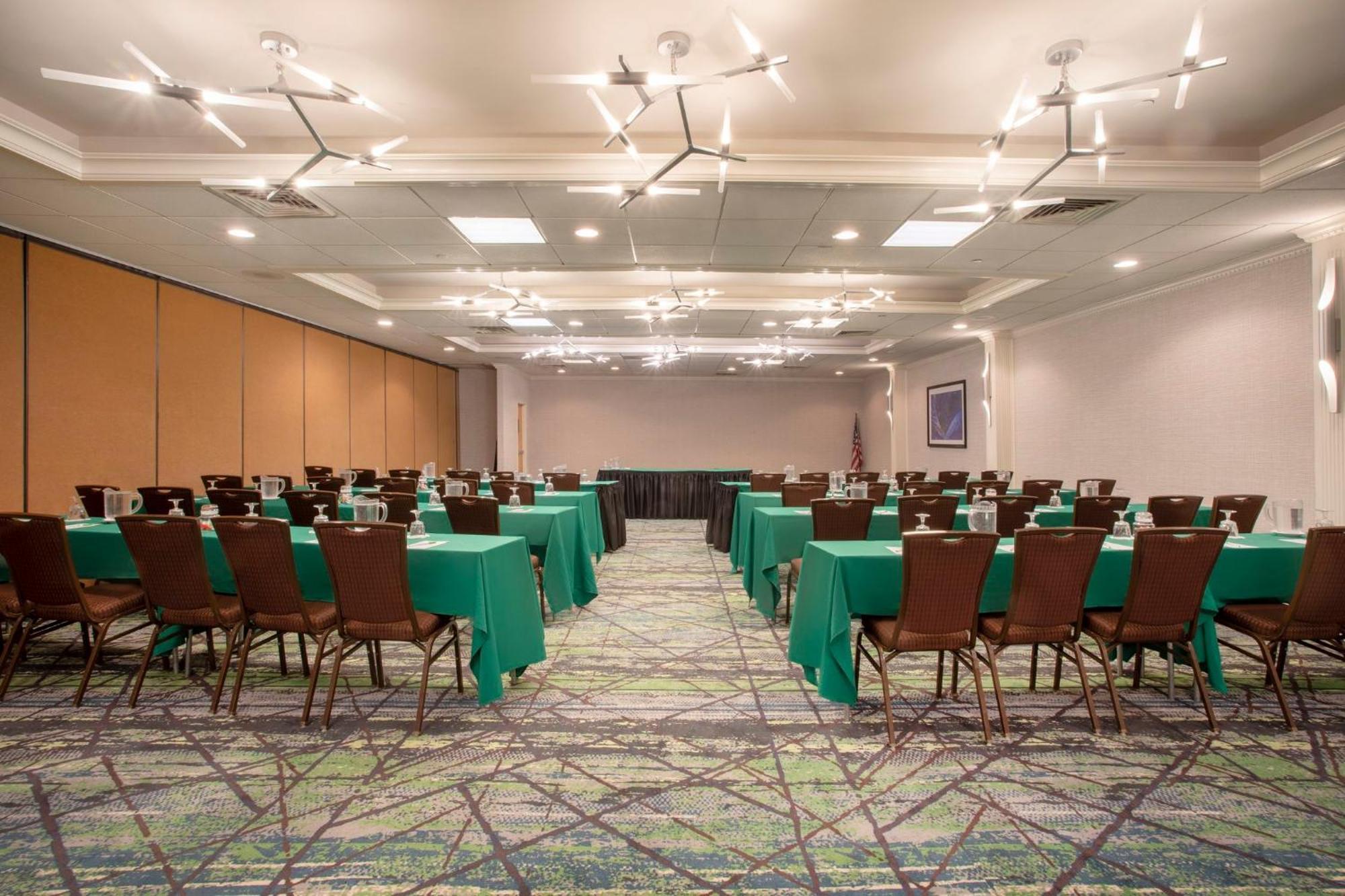 Holiday Inn & Suites Parsippany Fairfield By Ihg Exterior photo