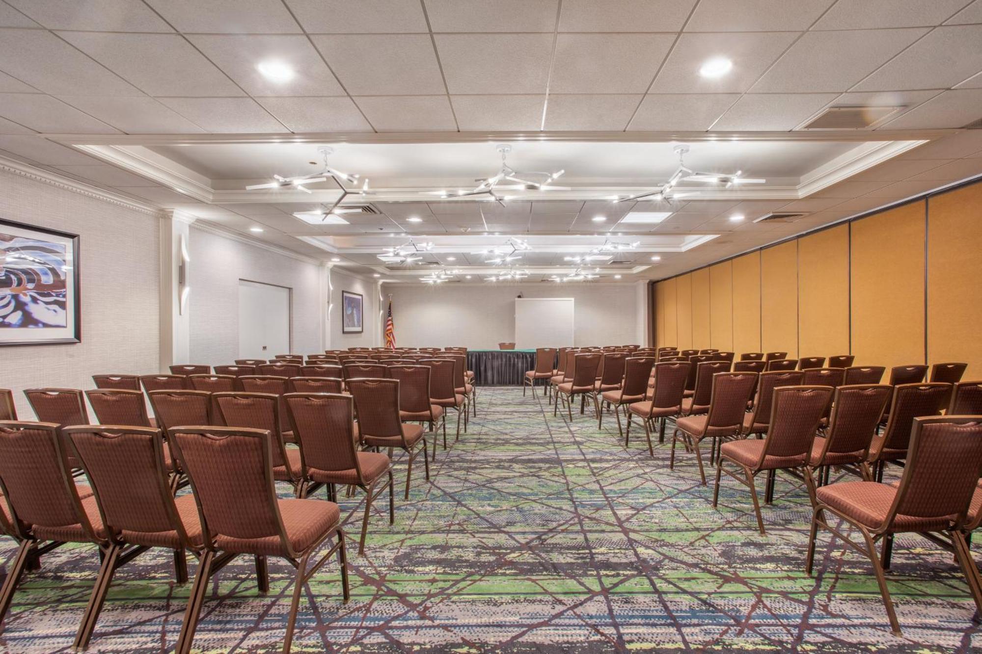 Holiday Inn & Suites Parsippany Fairfield By Ihg Exterior photo