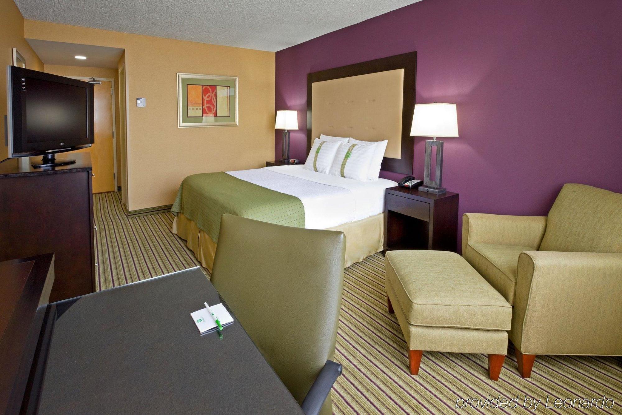 Holiday Inn & Suites Parsippany Fairfield By Ihg Exterior photo