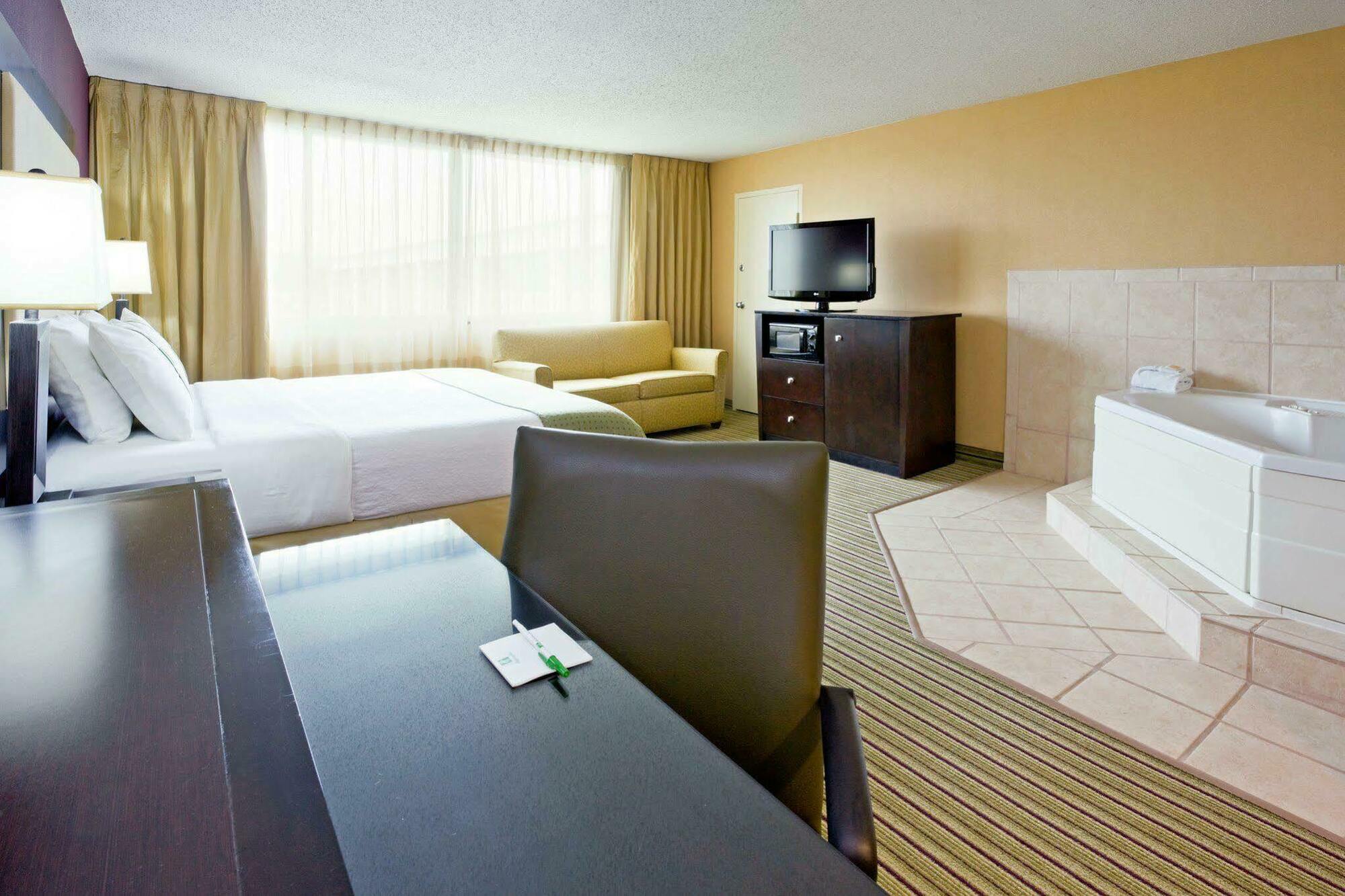 Holiday Inn & Suites Parsippany Fairfield By Ihg Exterior photo