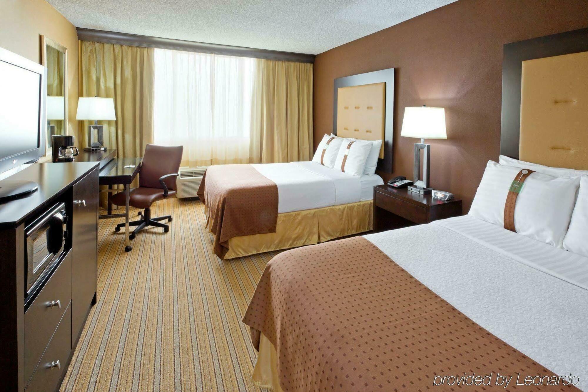 Holiday Inn & Suites Parsippany Fairfield By Ihg Exterior photo