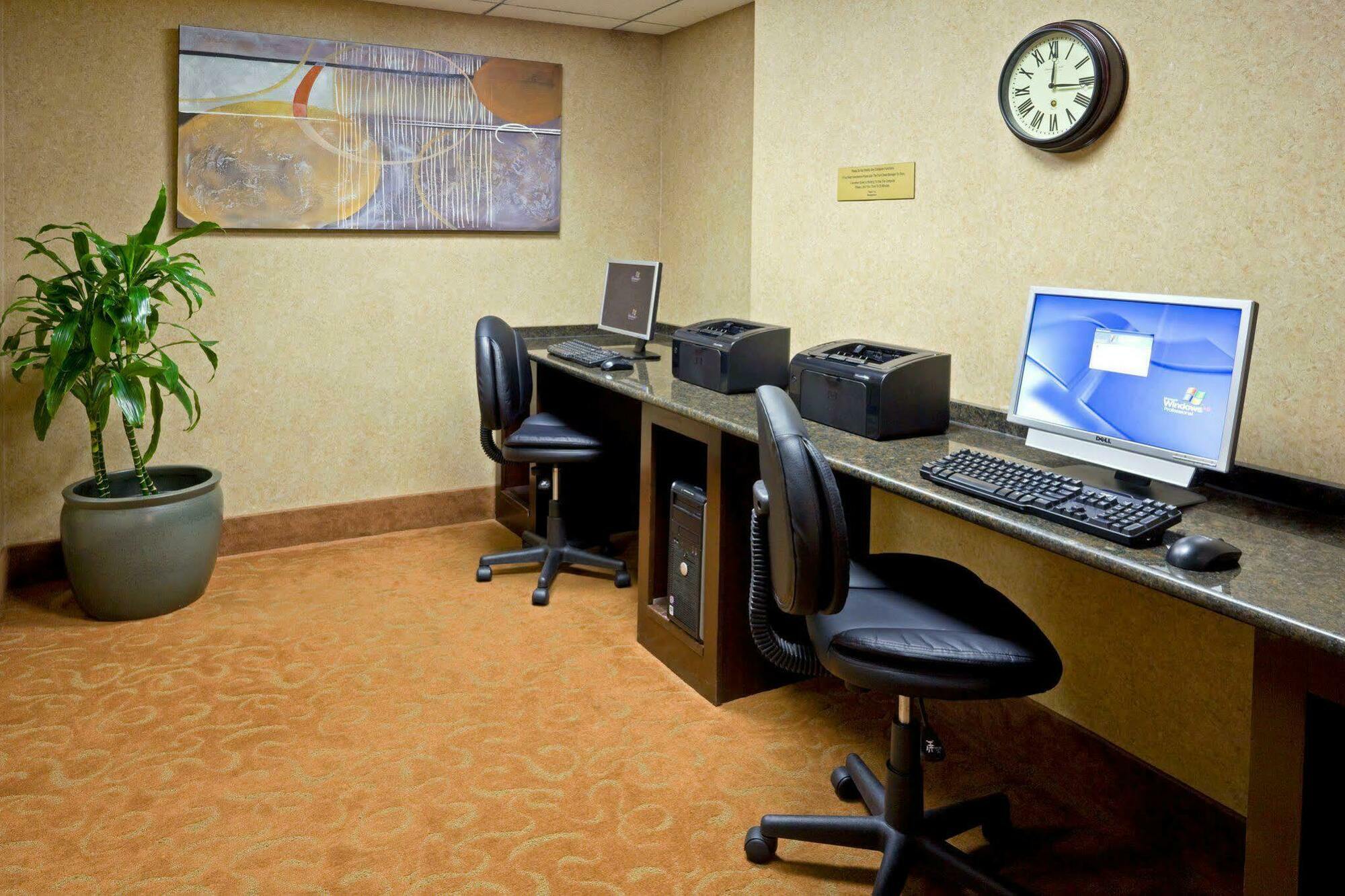 Holiday Inn & Suites Parsippany Fairfield By Ihg Exterior photo