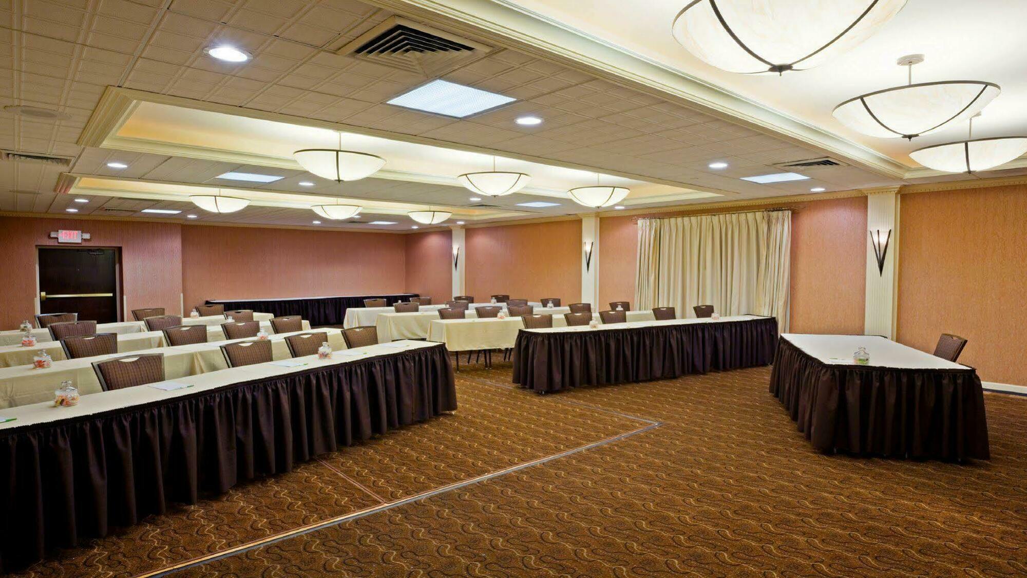 Holiday Inn & Suites Parsippany Fairfield By Ihg Exterior photo